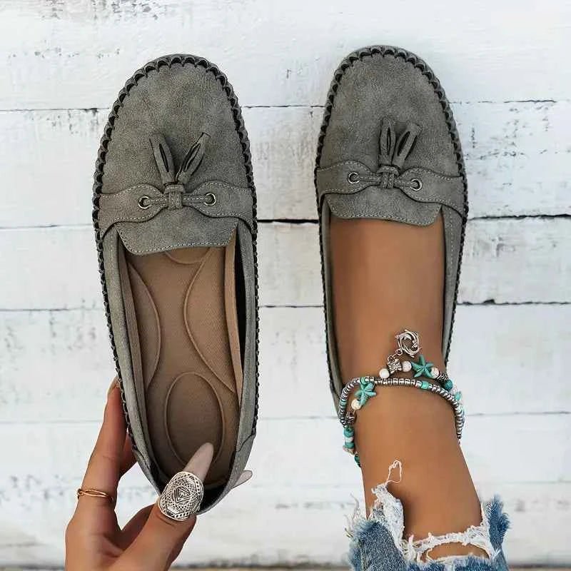 Roos | Suede Bow Loafers