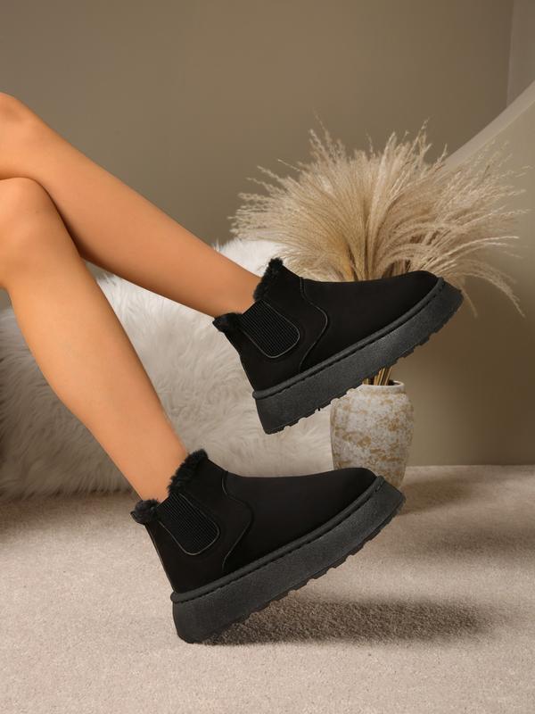 Platform Chelsea snow boots in black