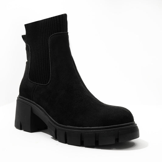 Chunky platform Chelsea boots in black
