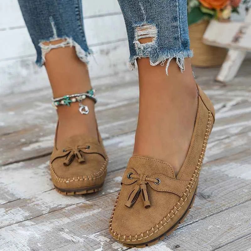 Roos | Suede Bow Loafers