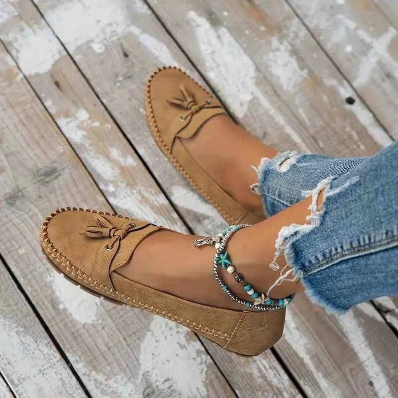 Roos | Suede Bow Loafers
