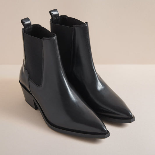 Pointed western Chelsea boots in black, pair