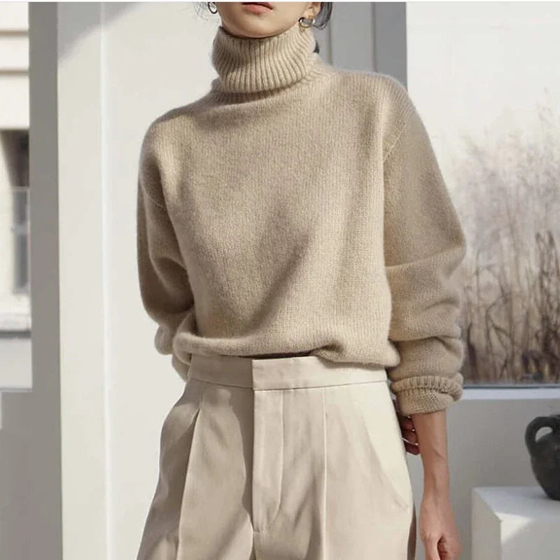 Women's Chunky Turtleneck Sweater in Beige