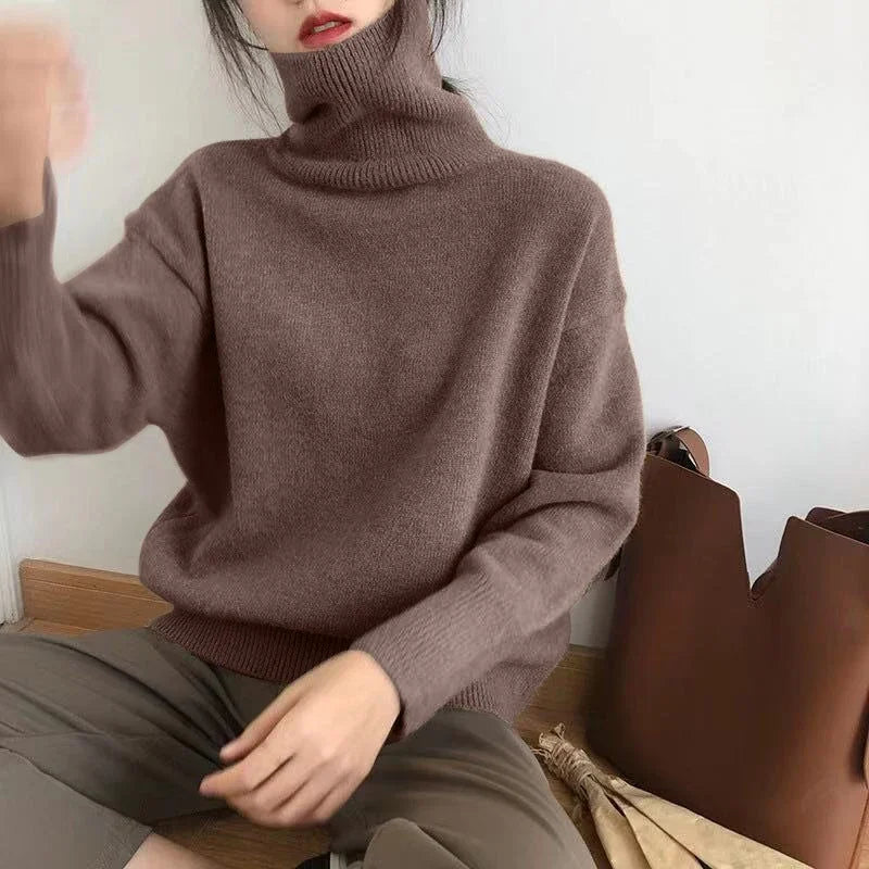Women's Chunky Turtleneck Sweater in Mocha