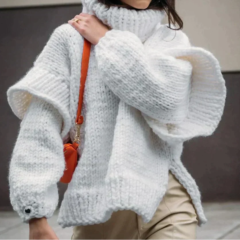 Women's Chunky Turtleneck Sweater in White