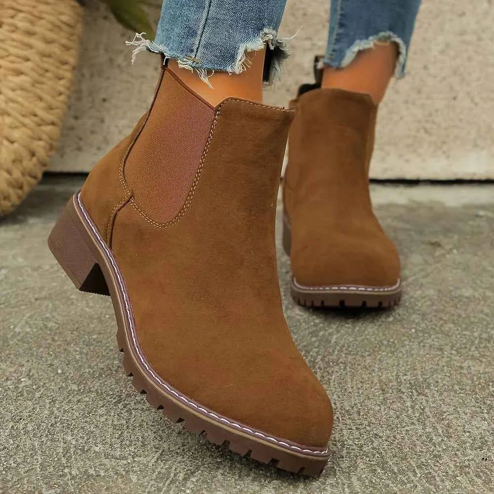 Women's Classic Chelsea Boots in Brown