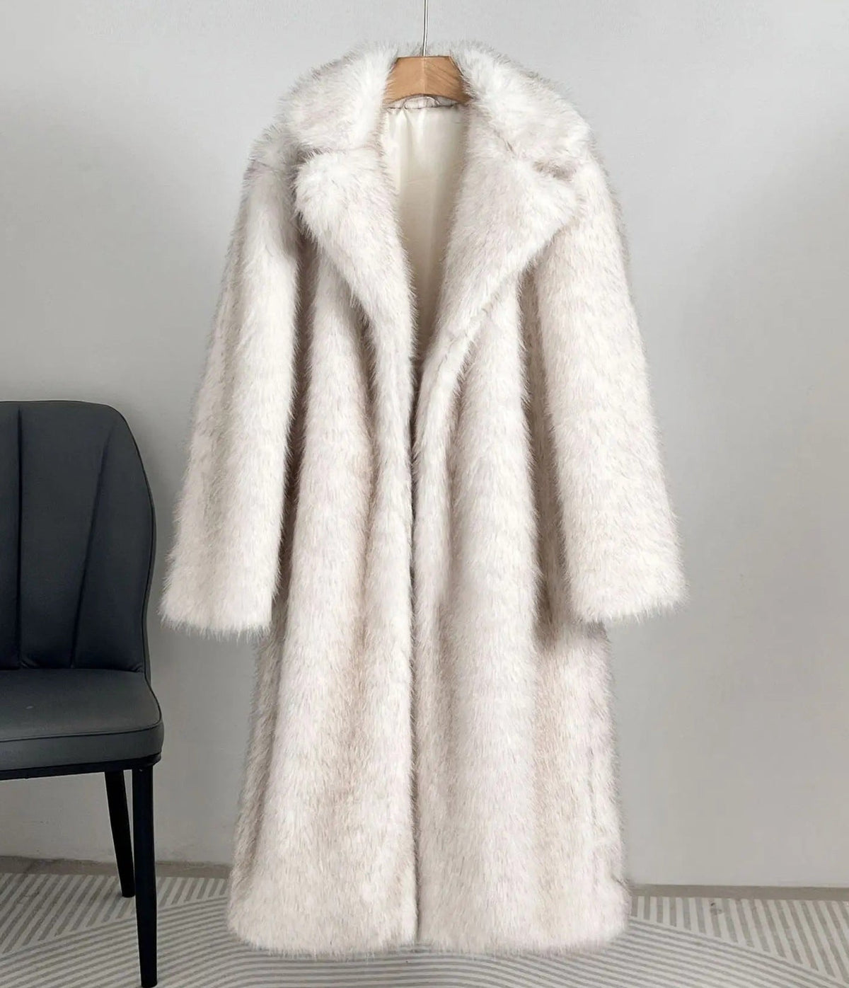 Women's Shaggy Faux Fur Coat in Cream